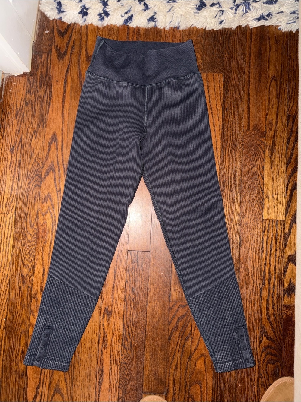 OFFLINE by Aerie Ribbed High Rise Thermal Leggings Snap Ankle Gray
Women's Small